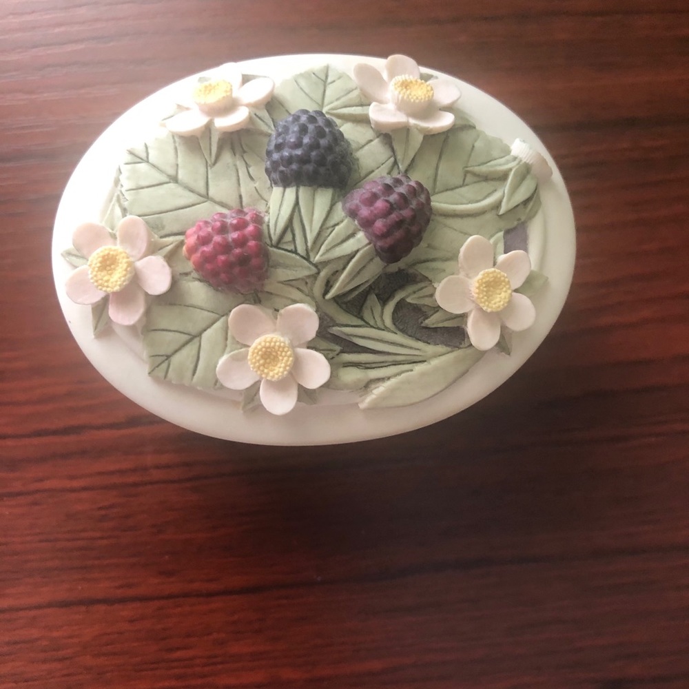 Handcast trinket box